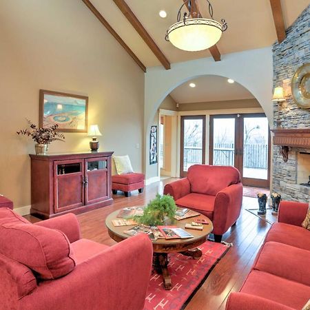 Beautiful Central Fayetteville Townhome With Views! 외부 사진