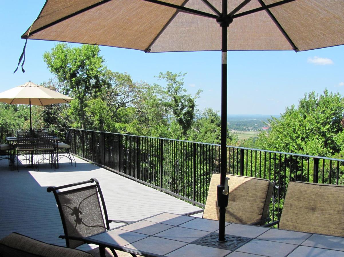 Beautiful Central Fayetteville Townhome With Views! 외부 사진