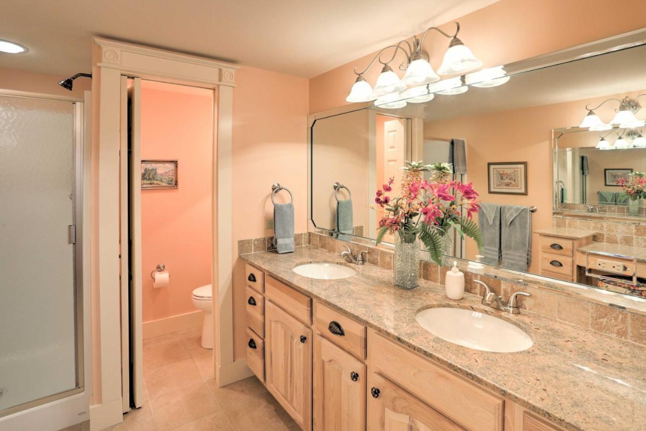 Beautiful Central Fayetteville Townhome With Views! 외부 사진