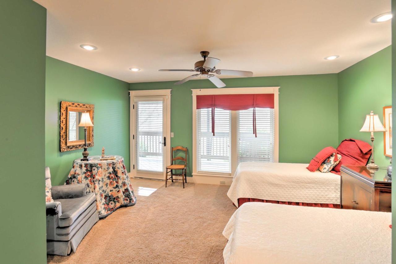 Beautiful Central Fayetteville Townhome With Views! 외부 사진