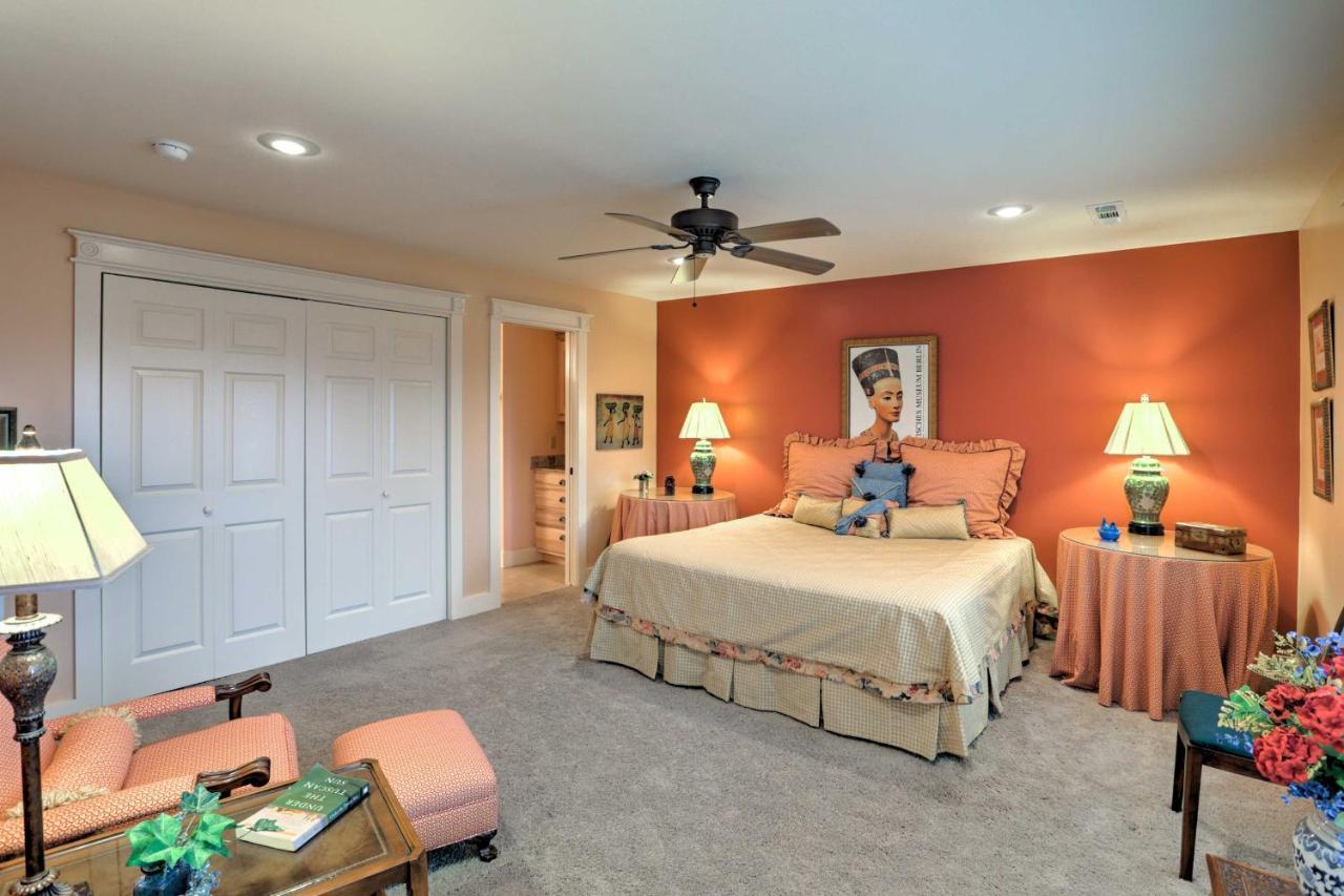 Beautiful Central Fayetteville Townhome With Views! 외부 사진