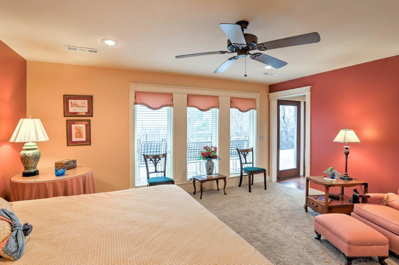 Beautiful Central Fayetteville Townhome With Views! 외부 사진