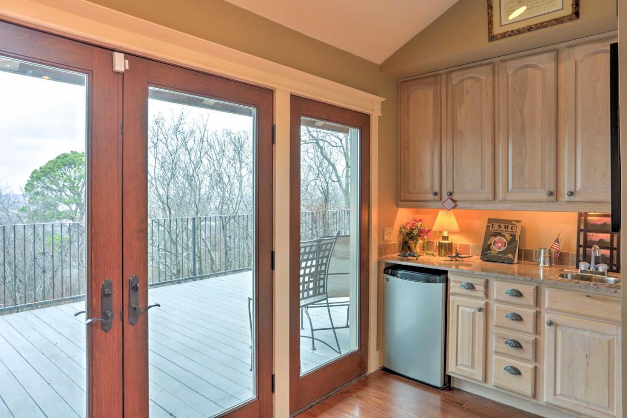 Beautiful Central Fayetteville Townhome With Views! 외부 사진